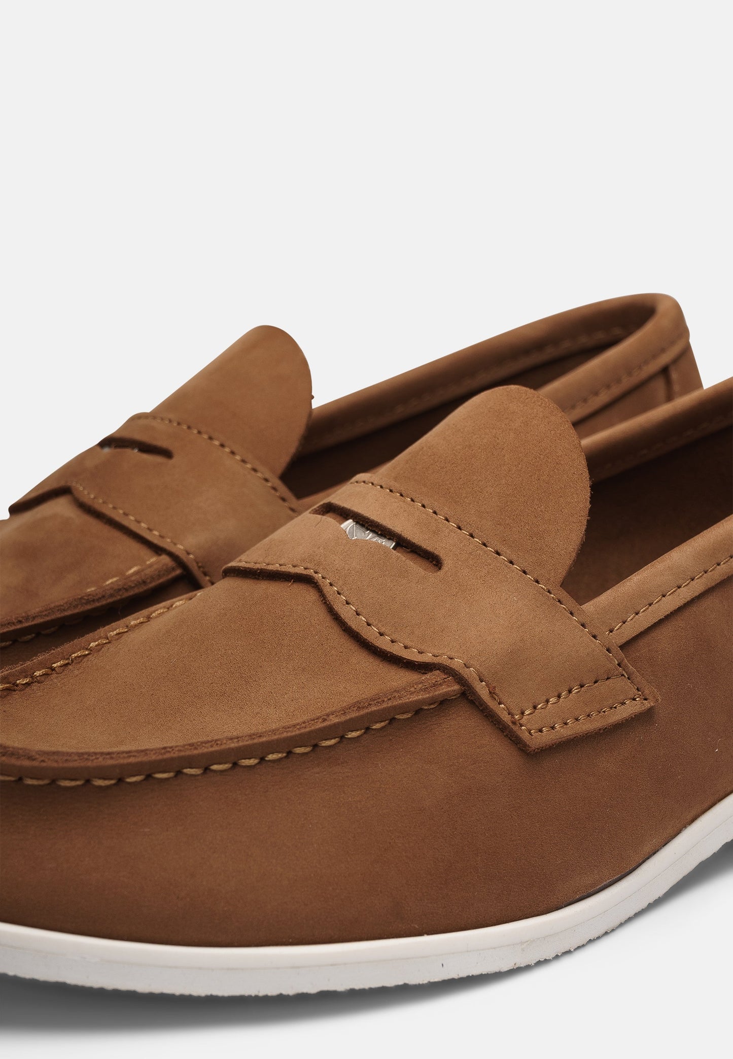 Aurlandskoen Wangen Sand Nubuck - sporty pennyloafer i sandfarget nubuck