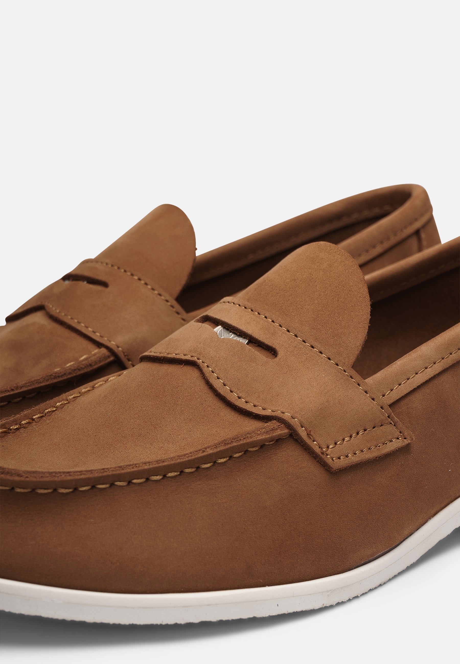 Aurlandskoen Wangen Sand Nubuck - sporty pennyloafer i sandfarget nubuck