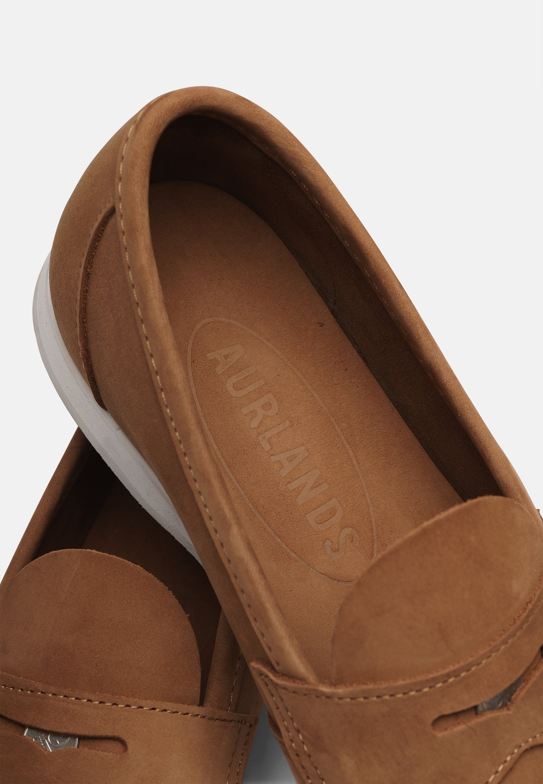 Aurlandskoen Wangen Sand Nubuck - sporty pennyloafer i sandfarget nubuck